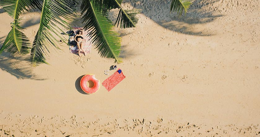Playa relajada durante la época del verano