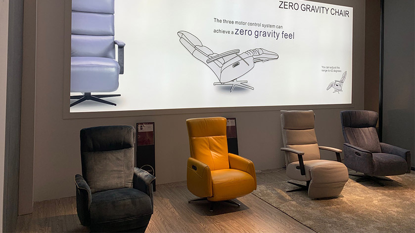 Exposición de sillones Stressless en la feria IMM de Colonia
